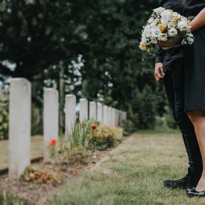 9 Ways You Can Use To Comfort Someone Who Lost a Loved One Through Text - Panvola