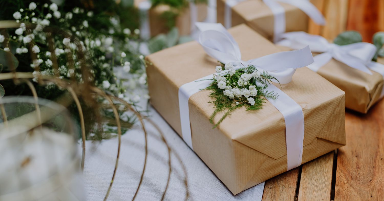 5 Top Reasons Why People Give Gifts for Weddings? - Panvola